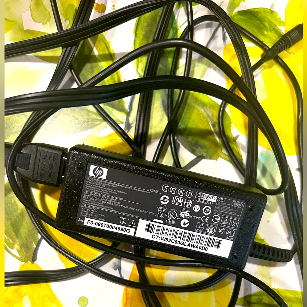 🔌 HP (used) Laptop Charger - See Photos for specs.
